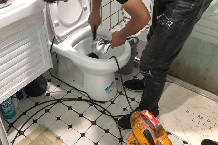 札达马桶堵塞自己疏通还是找师傅?专业上门服务让你省时更省心